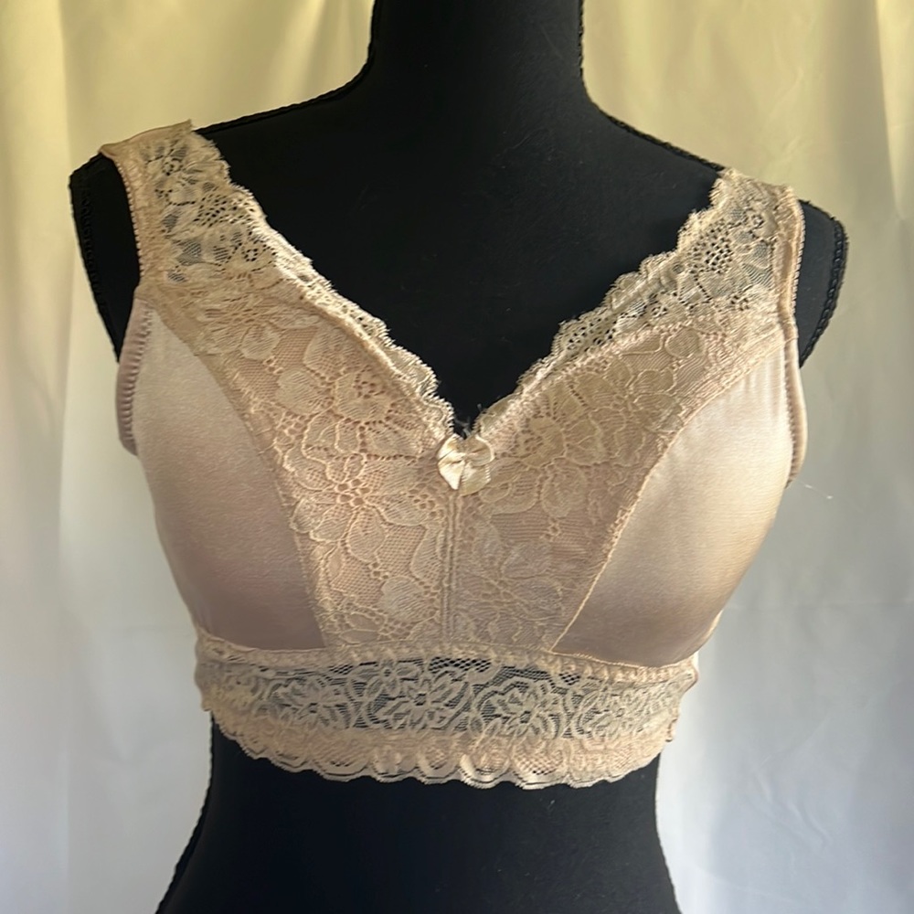 Brand new with no tags Rhonda Shear lace trimmed bras. Size small - Picture 2 of 12